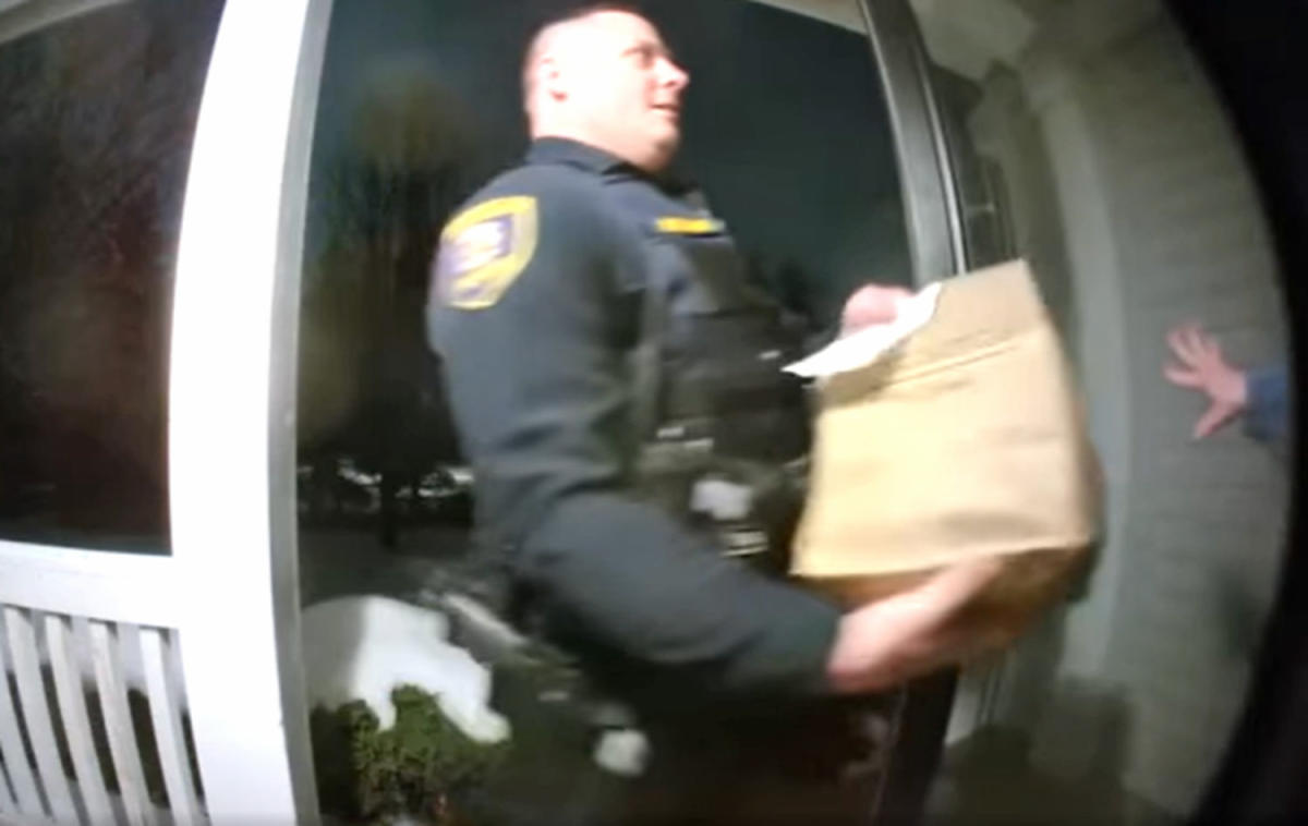 #An Illinois deputy arrested a DoorDash driver and then delivered the food to the person waiting for it