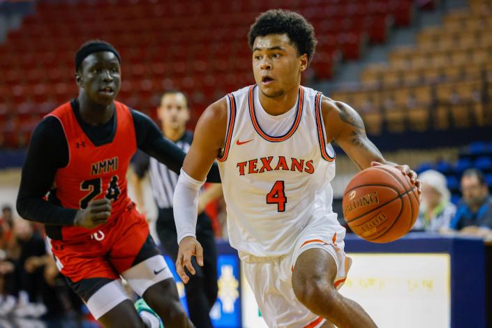 Drake is recruiting South Plains product Kieves Turner.