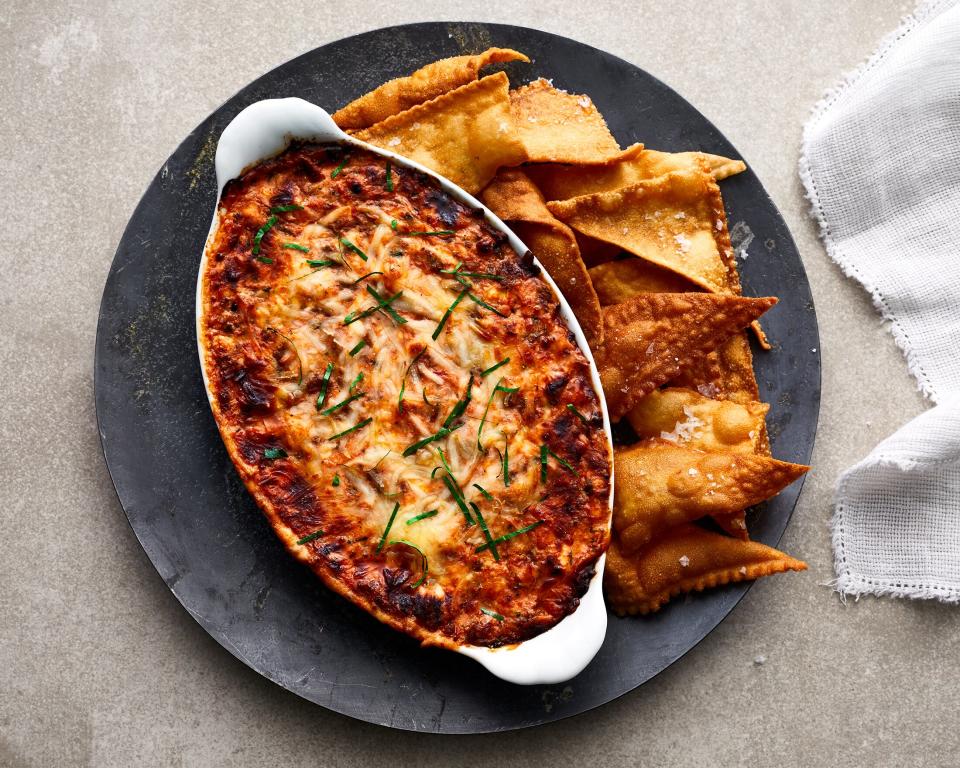 Lasagna Dip With Pasta Chips