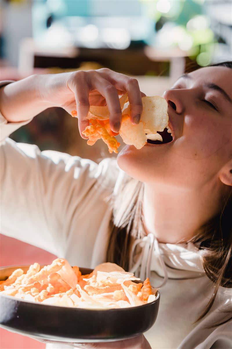 有營養專家認為，想吃洋芋片可能是因為身體缺乏鈉。（圖／Pexels）