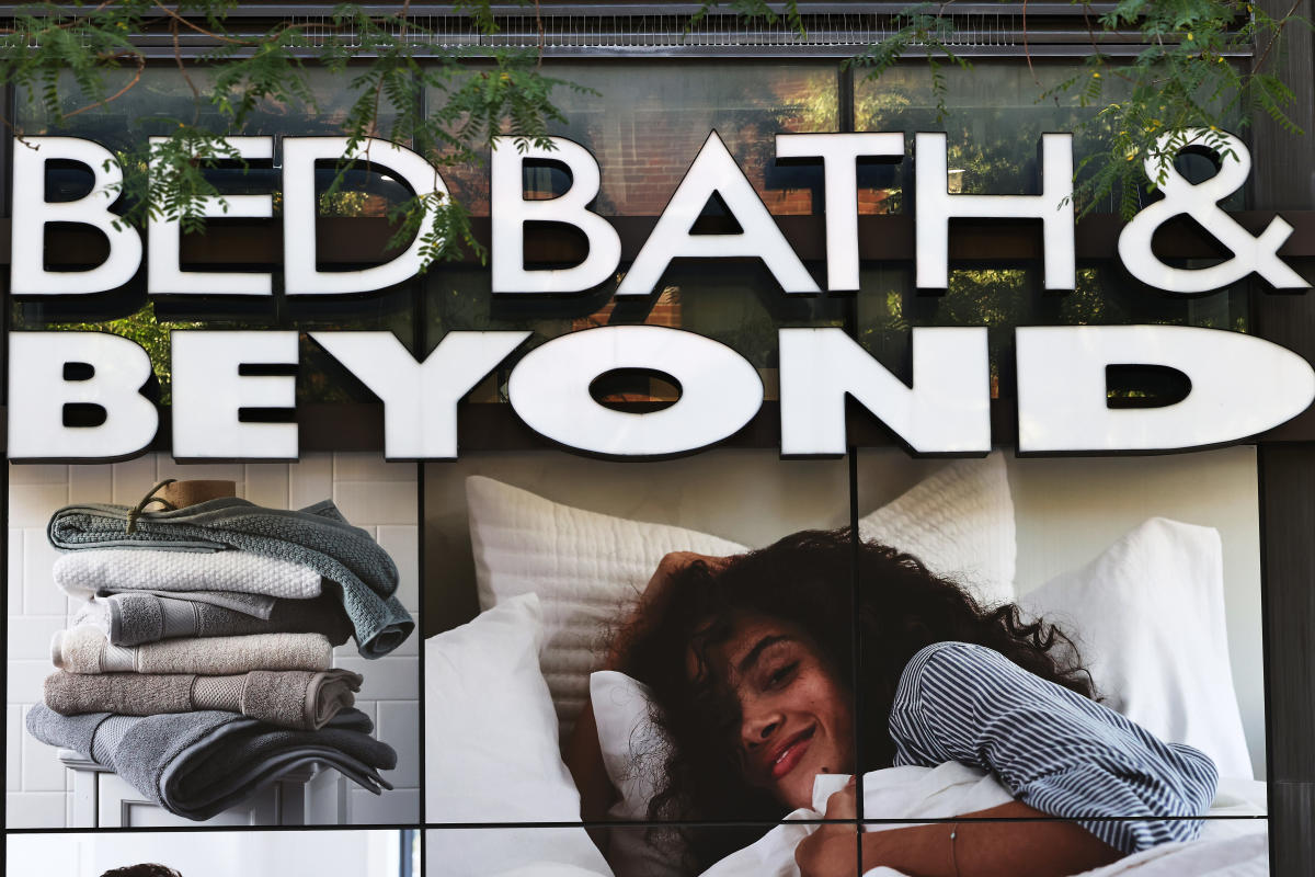 Bed Bath & Beyond stock pops on no news as potential bankruptcy looms