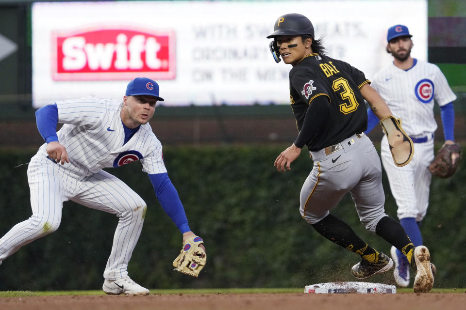 Pittsburgh Pirates' Ji Hwan Bae, front right, of South Korea, runs to third base after Jason Delay hit a single as Chicago Cubs second baseman Nico Hoerner, left, looks to first base during the third inning of a baseball game in Chicago, Thursday, June 15, 2023. (AP Photo/Nam Y. Huh)