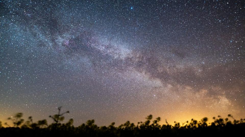 In Teilen Deutschlands können sich die Menschen auf Sternschnuppen am Nachthimmel freuen. Denn die sogenannten Aquariden-Meteore erreichen in der Nacht zu Mittwoch (29.07.2020) ihr Maximum.