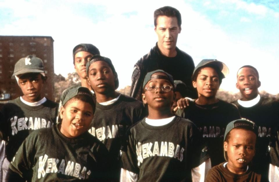 HARDBALL, Keanu Reeves (center), Brian Reed (front, center), DeWayne Warren (lower right), 2001. ©Paramount/courtesy Everett Collection