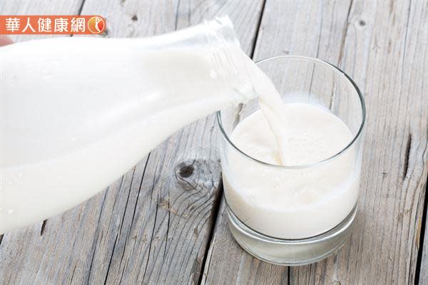 牛奶除了能提供優良蛋白質，還含有豐富的鈣質，有助於放鬆肌肉。