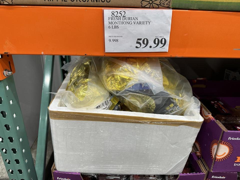 39--阿罕布拉的好市多有賣新鮮榴槤，6磅榴槤售價59.99元。（記者朱敏梓╱攝影）