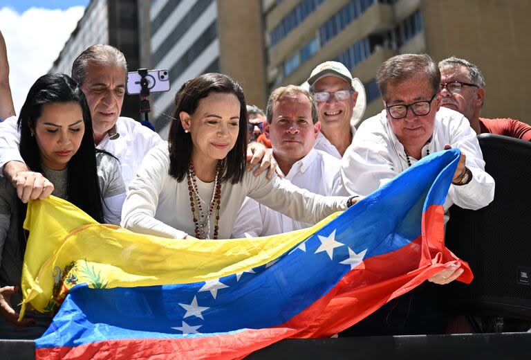 A líder da oposição Maria Corina Machado em Caracas em 28 de agosto. (JUAN BARRETO/AFP)