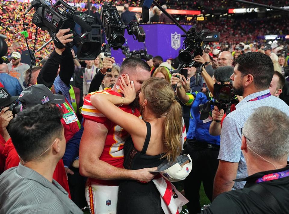 Travis Kelce, Taylor Swift