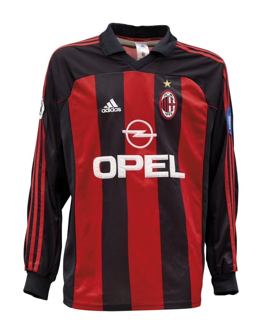 <p>Una maglia indossata da Shevchenko (foto: Aste Bolaffi) </p>