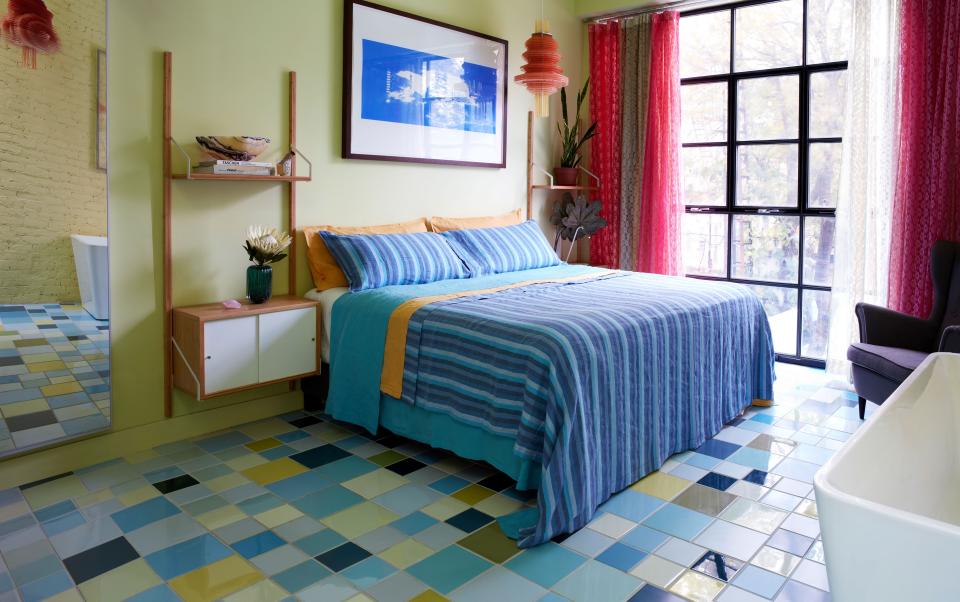 Pardo’s bedroom, one of three on the second level, is simply furnished with Ikea shelving 
units and Linoto linens.