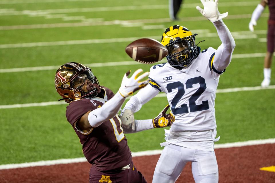 Michigan's Gemon Green defends a pass against Minnesota in the second half at TCF Bank Stadium, Oct. 24, 2020.