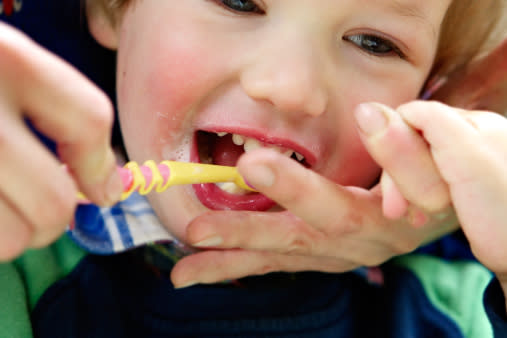 El cuidado de los dientes de tu niño - Thinkstockphotos