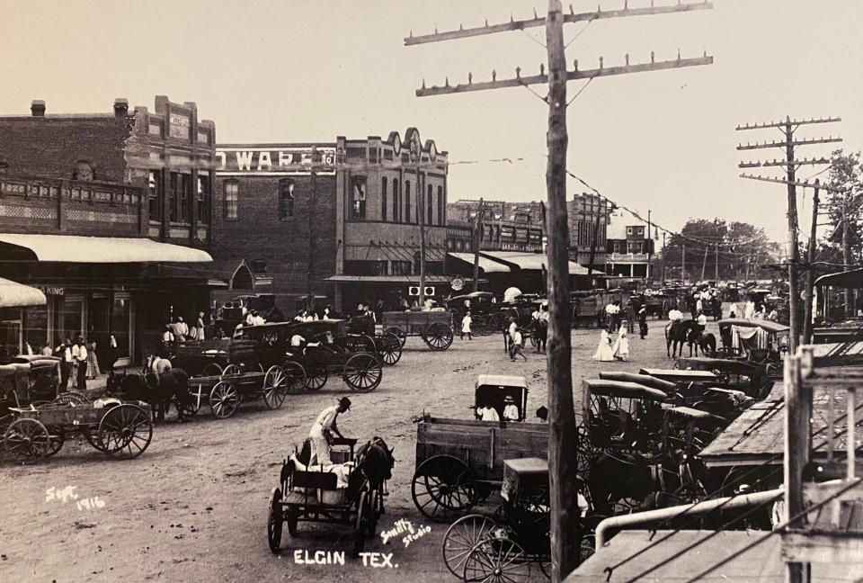 Downtown Elgin in 1916. Railroads, cotton, bricks and barbecue built this town.