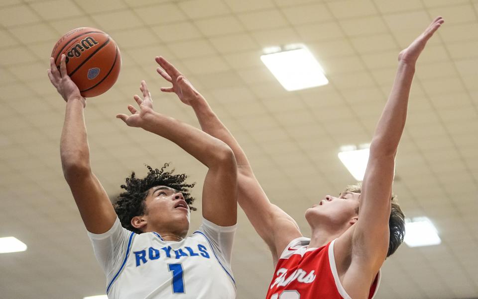 Hamilton Southeastern Royals Donovan Hamilton (1) attempts to score against Fishers Tigers forward Parker Perdue (20) on Friday, Dec. 15, 2023, during the game at Hamilton Southeastern High School in Fishers. The Fishers Tigers defeated the Hamilton Southeastern Royals, 64-57.