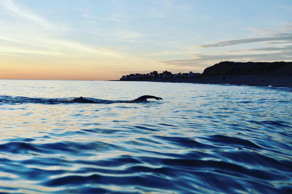 <p>L’Enduroman relie Londres à Paris. Il s’agit d’un triathlon de l’extrême, composé donc de course à pied, de nage et de vélo. Crédit photo : Instagram marinlle </p>