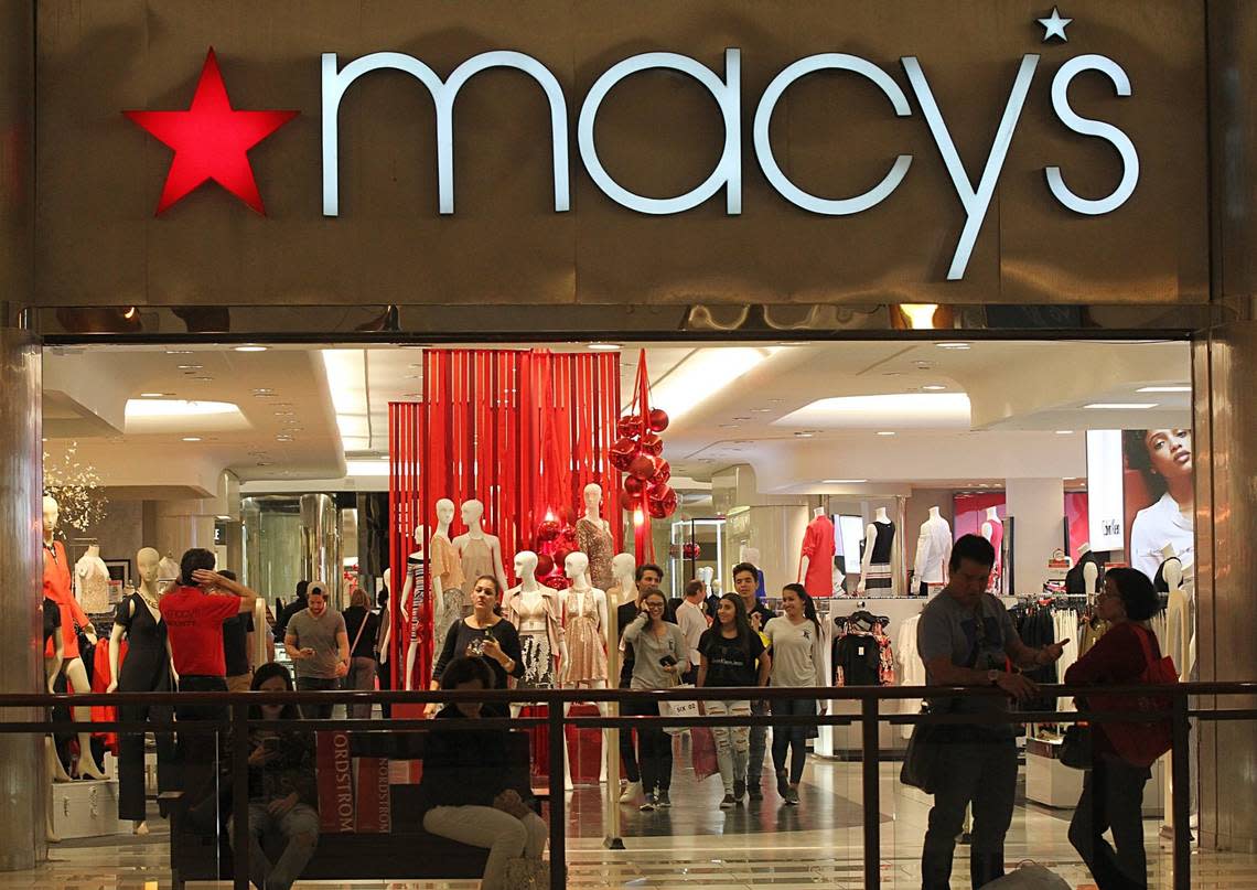 Shoppers at Macy’s at Aventura Mall two days before Christmas on Dec. 23, 2016.