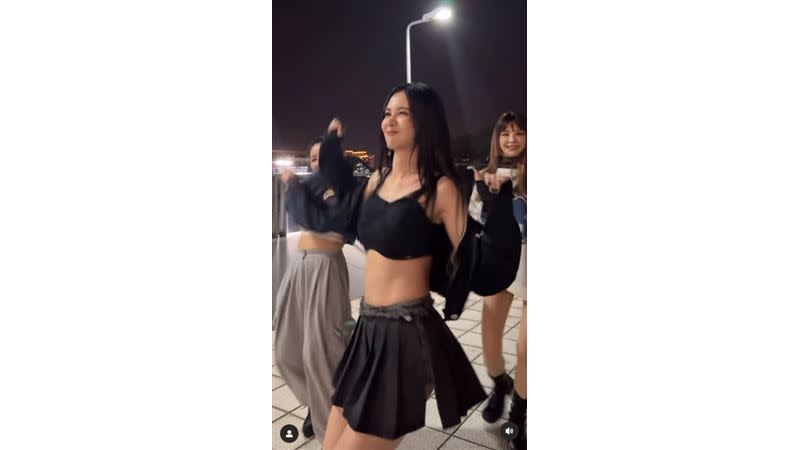 安心亞高鐵站外性感熱舞。（圖／翻攝自IG）