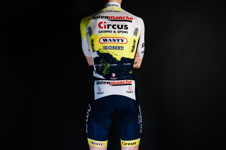 <span class="article__caption">‘Same colors, different pattern in a “modern and sophisticated design” from Belgian designer stycle.design. </span> (Photo: Cycling Media Agency / Intermarche Wanty Gobert)