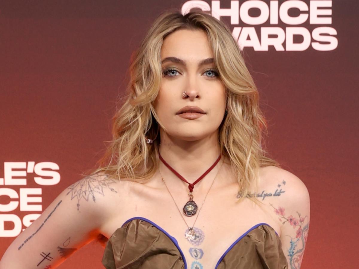 A rara e minimalista sessão de fotos de Paris Jackson é a definição de legal