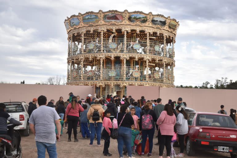 La calesita más grande del mundo, en Puerto General San Martín