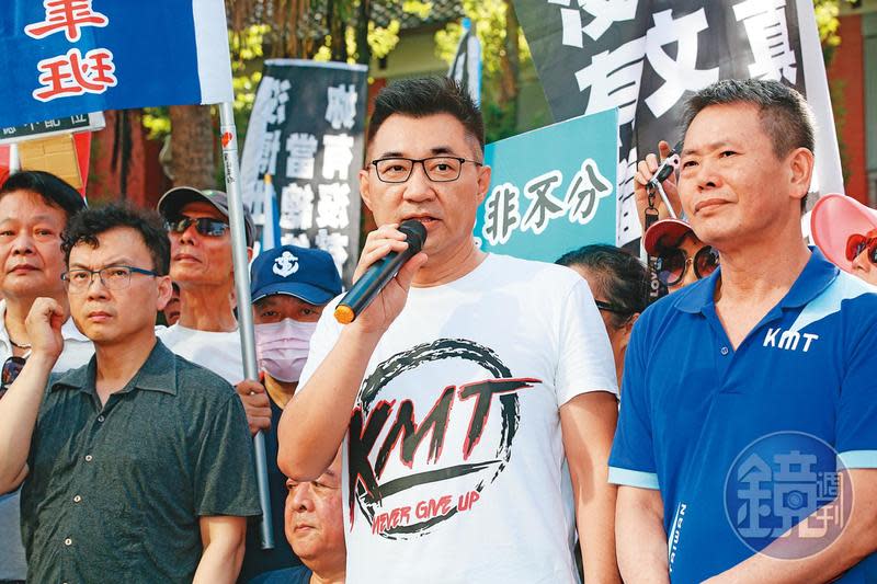 國民黨主席江啟臣對於要捍衛九二共識或改革扔掉此招牌，陷入兩面為難。