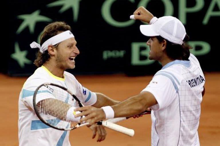 Nalbandian y Schwank celebrando un éxito en dobles ante España, en la final de 2011, en Sevilla