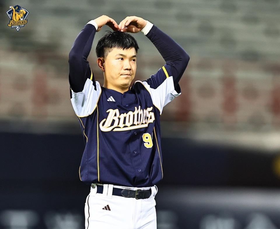 中信兄弟游擊手「小可愛」江坤宇，達陣生涯500安，成為中職史上第2年輕達成500安打者。中信兄弟提供