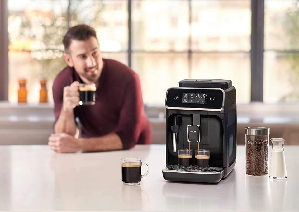 Les machines à café en grains ont la cote et les soldes sont l'occasion rêvée pour s'en offrir une (Photo : Philips)