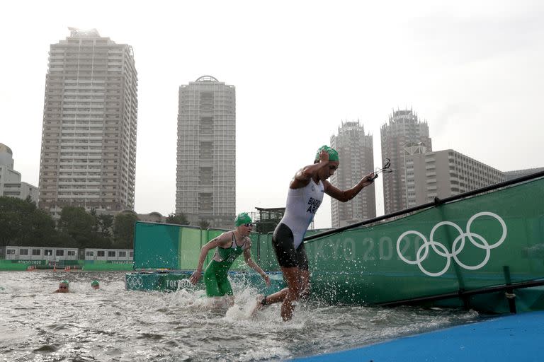 Romina Biagioli durante el Triatlón Individual Femenino en el cuarto día de los Juegos Olímpicos de Tokio 2020 