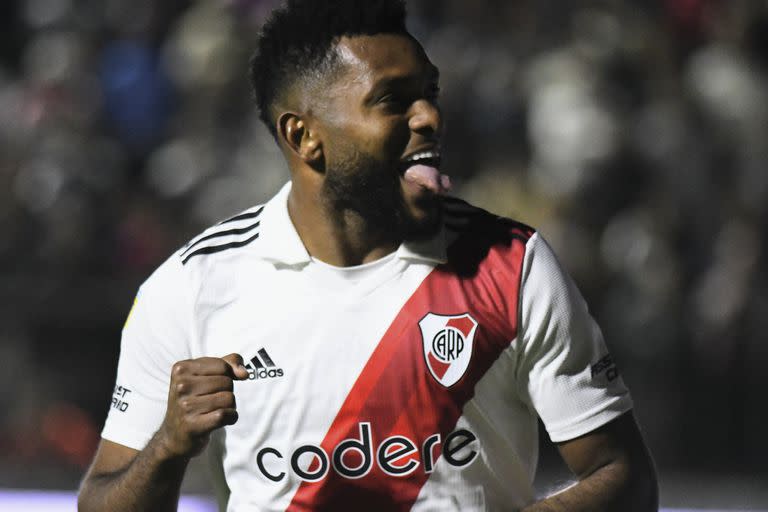 Miguel Borja, en un River vs. Patronato en octubre pasado; el colombiano necesita mantener el envión goleador en los partidos por los puntos.