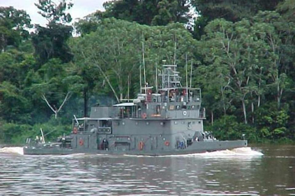 A navy rescue vessel patrols the Amazon in search for Ms (www.naval.com.br)