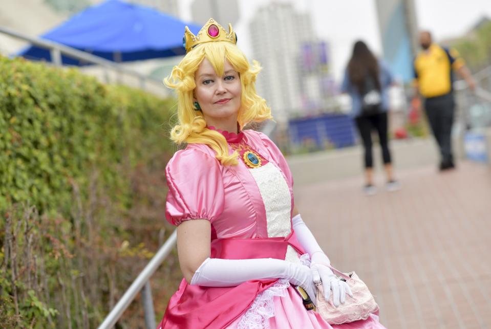 Princess Peach from Super Mario Bros. cosplayer