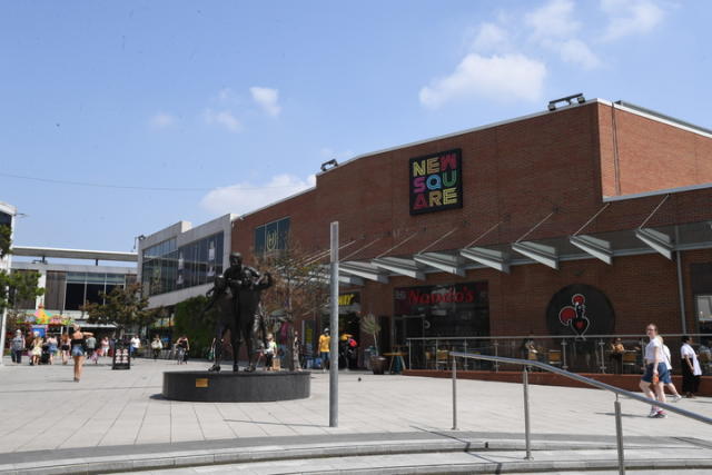 West Bromwich shopping centre New Square evacuated in 'police incident' -  Birmingham Live