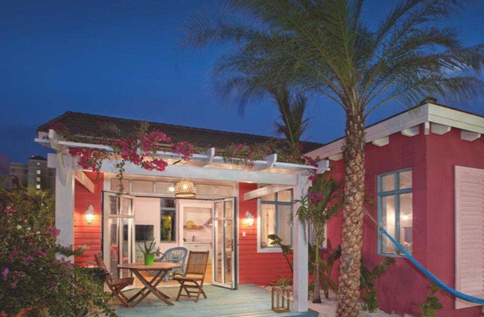 Cada una de las casitas tiene un patio, hamacas, barbacoa y una cocina completa. (Foto: <a href="http://www.boardwalkaruba.com/en" rel="nofollow noopener" target="_blank" data-ylk="slk:Boardwalk Aruba;elm:context_link;itc:0;sec:content-canvas" class="link ">Boardwalk Aruba</a>).