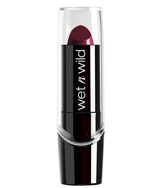 Lápiz labial con acabado de seda de Wet n Wild. Foto: amazon.com.mx