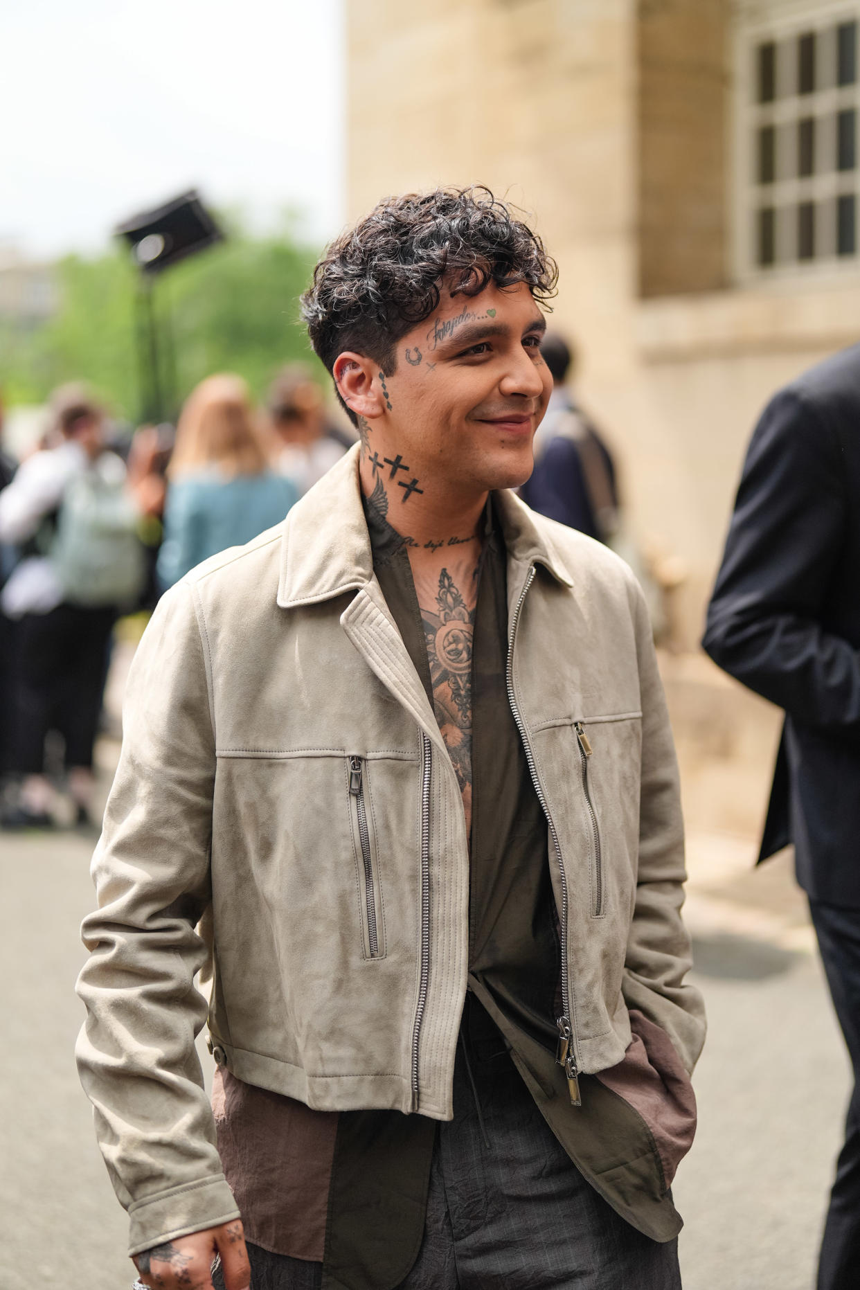 Christian Nodal en el show de Dior Homme. (Photo by Edward Berthelot/Getty Images)