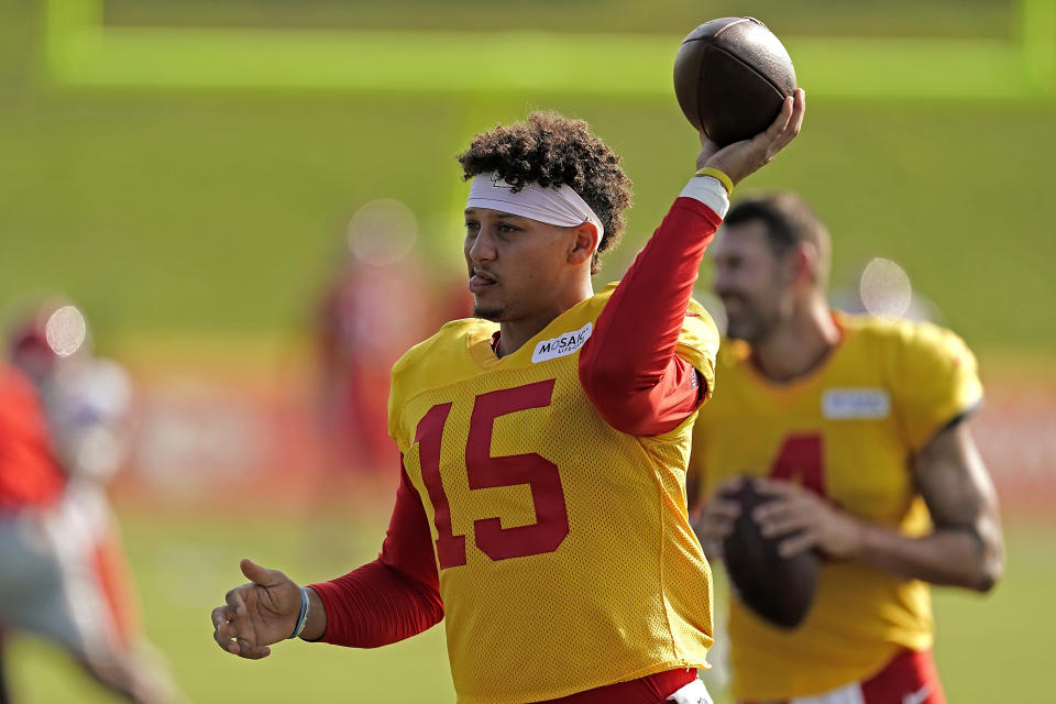 Kansas City Chiefs quarterback Patrick Mahomes can throw it pretty well left handed as well. (AP Photo/Charlie Riedel)