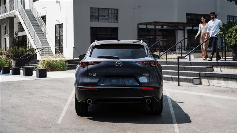 Mazda將CX-30渦輪版的排氣管口徑加大。（圖／翻攝自Mazda官網）