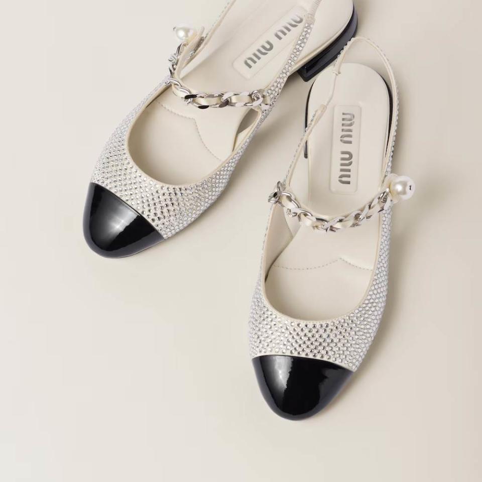 Miu Miu水晶與拼色漆皮鞋頭的氣質款圖片來源：Miu Miu