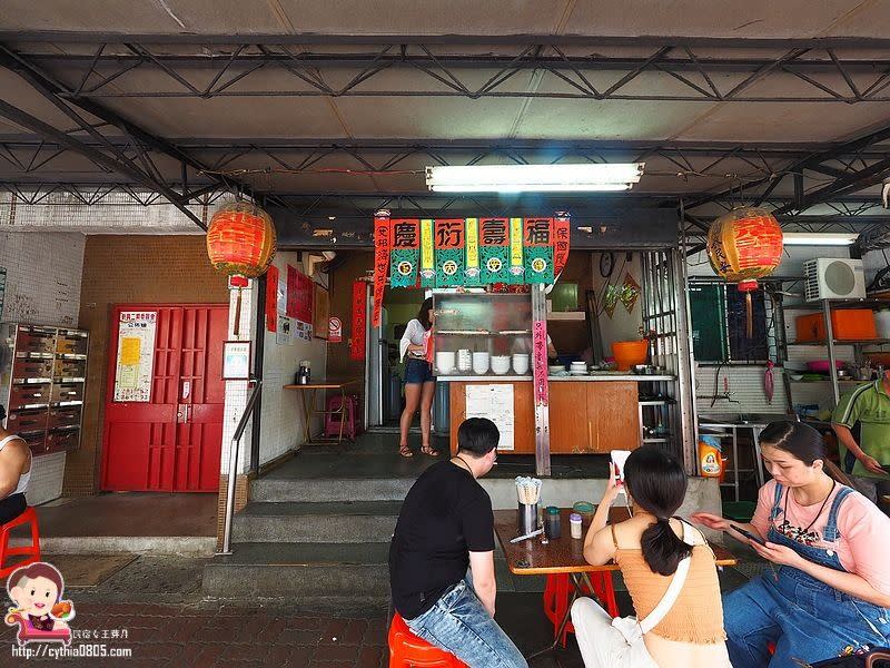 坐落於台南南區一間外觀低調的小攤販。（圖／《民宿女王芽月》授權提供）