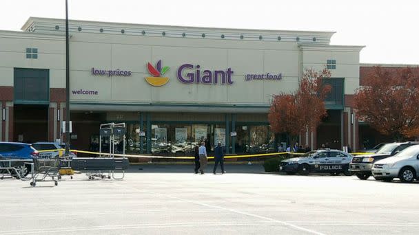 PHOTO: A double fatal shooting occurred at a grocery story in Oxon Hill, Md., on Nov. 4, 2022. (WJLA)