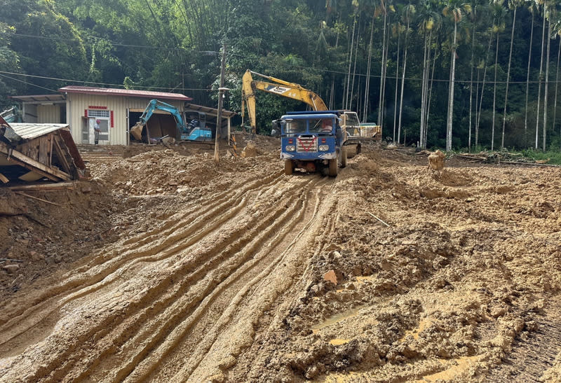 豪雨過後的南投各項重建工作持續進行，當地觀光也因此遭重創。（圖／中央社）