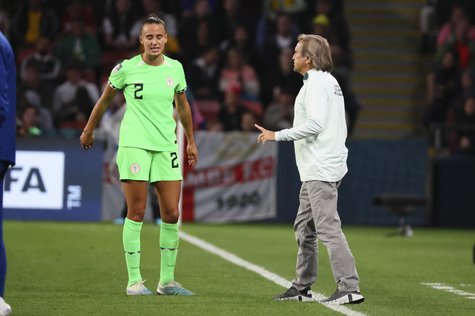Nigeria's head coach Randy Waldrum, right, talk with Nigeria's Ashleigh Plumptre during the Women's World Cup round of 16 soccer match between England and Nigeria in Brisbane, Australia, Monday, Aug. 7, 2023. (AP Photo/Tertius Pickard)