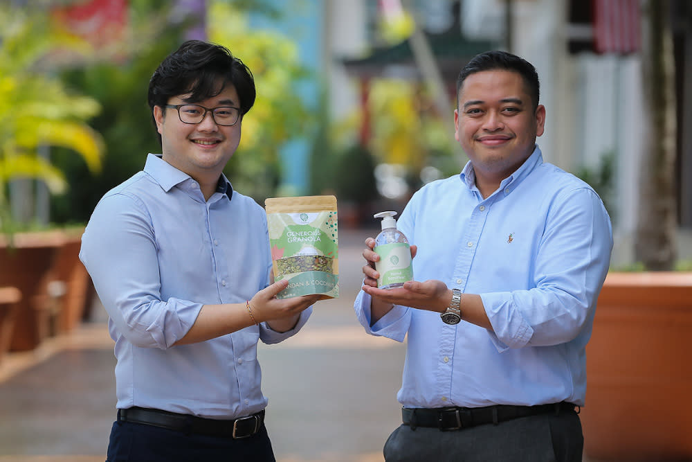 Tumboh’s Chief Executive Officer, Amir Omar Anuar (right) and Tumboh’s Chief Operating Officer, Lam Min Yong poses with Tumboh’s products during an interview with Malay Mail in Ara Damansara September 8, 2021. — Picture by Yusof Mat Isa