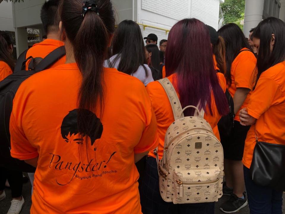 Members of Aloysius Pang’s fan club, Pangsters, at his wake at Macpherson Lane on 26 January 2019. (PHOTO: Reta Lee/Yahoo Lifestyle Singapore)