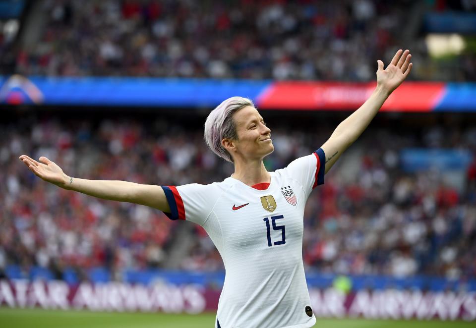 United States' forward Megan Rapinoe celebrates scoring his team's first goal during the France 2019 Women's World Cup quarter-final football match between France and United States, on June 28, 2019, at the Parc des Princes stadium in Paris. (Photo by FRANCK FIFE / AFP)        (Photo credit should read FRANCK FIFE/AFP/Getty Images)