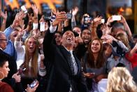 <p>Für ein Foto mit den Fans ist immer Zeit. 2015 erreichte Johnson bei einer Filmpremiere sogar einen Eintrag im Guinness-Buch der Weltrekorde. Kategorie: die meisten Selfies innerhalb von drei Minuten. Ergebnis: 105. Sportlich wie immer. (Bild: Andreas Rentz/Getty Images for Paramount Pictures)</p> 