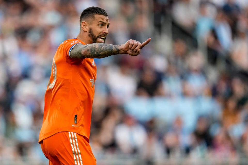 FC Cincinnati defender Geoff Cameron (20) looks on during the first half against Minnesota United FC at Allianz Field.