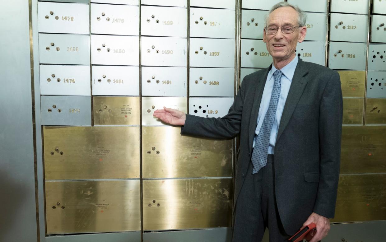 JH Elliott leaving his personal legacy at the security box number 1492 in the Caja de las Letras (Box of Letters) security chamber of the Cervantes Institute, Madrid, October 2017 - Oscar Gonzalez/NurPhoto via Getty Images