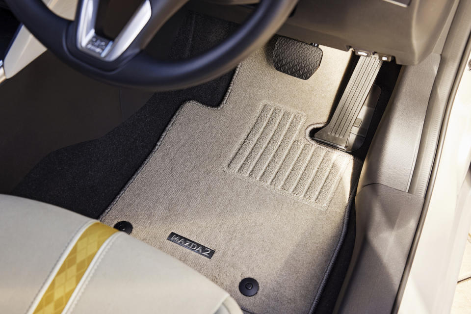 2021_mazda2_japan_interior_floor_mats_l.jpg